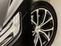 Volvo V60 2.0 B3 Sport 177Pk Automaat (APPLE CARPLAY, GROOT NAVI, CAMERA, TREKHAAK, GETINT GLAS, SPORTSTOELEN, ADAPTIVE CRUISE, PARKEERSENSOREN, NIEUWE APK, NIEUWSTAAT)