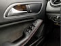 Mercedes-Benz A-klasse 180 AMG Sport Automaat (GROOT NAVI, LEDER/ALCANTARA, DIAMOND GRILL, STOELVERWARMING, SPORTSTOELEN, PARKEERSENSOREN, NIEUWE APK, NIEUWSTAAT)