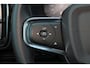Volvo XC40 T4 Recharge Ultimate Dark - Panorama/schuifdak - Harman/Kardon audio - Parkeercamera achter - Verwarmde voorstoelen & stuur - Parkeersensoren voor & achter - Elektr. bedienb. voorstoelen met geheugen links - Draadloze tel. lader - Cruise control - Extra getint glas - 20' LMV