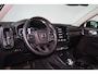 Volvo XC40 T4 Recharge Ultimate Dark - Panorama/schuifdak - Harman/Kardon audio - Parkeercamera achter - Verwarmde voorstoelen & stuur - Parkeersensoren voor & achter - Elektr. bedienb. voorstoelen met geheugen links - Draadloze tel. lader - Cruise control - Extra getint glas - 20' LMV
