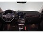 Volvo XC40 T4 Recharge Ultimate Dark - Panorama/schuifdak - Harman/Kardon audio - Parkeercamera achter - Verwarmde voorstoelen & stuur - Parkeersensoren voor & achter - Elektr. bedienb. voorstoelen met geheugen links - Draadloze tel. lader - Cruise control - Extra getint glas - 20' LMV