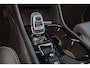 Volvo XC40 T4 Recharge Ultimate Dark - Panorama/schuifdak - Harman/Kardon audio - Parkeercamera achter - Verwarmde voorstoelen & stuur - Parkeersensoren voor & achter - Elektr. bedienb. voorstoelen met geheugen links - Draadloze tel. lader - Cruise control - Extra getint glas - 20' LMV