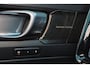 Volvo XC40 T4 Recharge Ultimate Dark - Panorama/schuifdak - Harman/Kardon audio - Parkeercamera achter - Verwarmde voorstoelen & stuur - Parkeersensoren voor & achter - Elektr. bedienb. voorstoelen met geheugen links - Draadloze tel. lader - Cruise control - Extra getint glas - 20' LMV