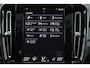 Volvo XC40 T4 Recharge Ultimate Dark - Panorama/schuifdak - Harman/Kardon audio - Parkeercamera achter - Verwarmde voorstoelen & stuur - Parkeersensoren voor & achter - Elektr. bedienb. voorstoelen met geheugen links - Draadloze tel. lader - Cruise control - Extra getint glas - 20' LMV
