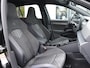 Volkswagen Golf 1.5 eTSI 150pk R-Line | Panoramadak | Achteruitrijcamera | Stoel- en stuurverwarming |