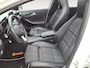 Mercedes-Benz A-klasse 180 Ambition Automaat | Electrisch Schuifdak | Nanigatie | Sportstoelen | 18 Inch. | 12 Maanden Bovag Garantie