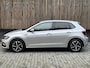 Volkswagen Polo 1.0 TSI R-line | Half leer | Sportstoelen | Airconditioning | Adaptieve cruise control | Trekhaak | Getint glas | Apple CarPlay | Zwarte hemelbekleding | Cameleon voorraam