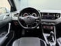 Volkswagen Polo 1.0 TSI R-line | Half leer | Sportstoelen | Airconditioning | Adaptieve cruise control | Trekhaak | Getint glas | Apple CarPlay | Zwarte hemelbekleding | Cameleon voorraam
