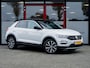 Volkswagen T-Roc 1.0 TSI UNITED | Navigatie | Stoelverwarming | Aicro | Cruise Control | Parkeersensoren | All Season Banden | 17'' Lichtmetalen Velgen | Privacy Glas | Zwart Dak | Bluetooth | LED |