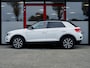 Volkswagen T-Roc 1.0 TSI UNITED | Navigatie | Stoelverwarming | Aicro | Cruise Control | Parkeersensoren | All Season Banden | 17'' Lichtmetalen Velgen | Privacy Glas | Zwart Dak | Bluetooth | LED |