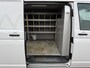 Volkswagen Transporter 2.0 TDI 150PK Automaat L2H1 Airco Cruise Control Trekhaak Carplay Navigatie 3 Stoelen Parkeersensoren