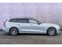 Volvo V60 2.0 T8 Plug-in hybrid AWD Plus Dark | Google | Long Range | Stoelventilatie | Schuif-/Kanteldak | Head-up Display | Getint Glas | Elek. Stoelen | Stoel-/Stuurverwarming | Harman Kardon Audio | Keyless Entry | Dodehoekdetectie | Elek. Achterklep | Zitverlenging | Memory | 18" LM