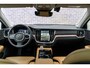 Volvo V60 2.0 T8 Plug-in hybrid AWD Plus Dark | Google | Long Range | Stoelventilatie | Schuif-/Kanteldak | Head-up Display | Getint Glas | Elek. Stoelen | Stoel-/Stuurverwarming | Harman Kardon Audio | Keyless Entry | Dodehoekdetectie | Elek. Achterklep | Zitverlenging | Memory | 18" LM