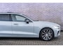 Volvo V60 2.0 T8 Plug-in hybrid AWD Plus Dark | Google | Long Range | Stoelventilatie | Schuif-/Kanteldak | Head-up Display | Getint Glas | Elek. Stoelen | Stoel-/Stuurverwarming | Harman Kardon Audio | Keyless Entry | Dodehoekdetectie | Elek. Achterklep | Zitverlenging | Memory | 18" LM