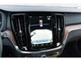 Volvo V60 2.0 T8 Plug-in hybrid AWD Plus Dark | Google | Long Range | Stoelventilatie | Schuif-/Kanteldak | Head-up Display | Getint Glas | Elek. Stoelen | Stoel-/Stuurverwarming | Harman Kardon Audio | Keyless Entry | Dodehoekdetectie | Elek. Achterklep | Zitverlenging | Memory | 18" LM