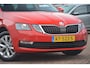 Skoda Octavia Combi 1.0 TSI Greentech Ambition Business Nederlandse auto 152776 NAP Nette auto dealeronderhouden laatste beurt bij 145000km met oa pdc trekhaak navigatie led ecc stoelverwarming