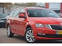 Skoda Octavia Combi 1.0 TSI Greentech Ambition Business Nederlandse auto 152776 NAP Nette auto dealeronderhouden laatste beurt bij 145000km met oa pdc trekhaak navigatie led ecc stoelverwarming