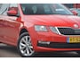 Skoda Octavia Combi 1.0 TSI Greentech Ambition Business Nederlandse auto 152776 NAP Nette auto dealeronderhouden laatste beurt bij 145000km met oa pdc trekhaak navigatie led ecc stoelverwarming