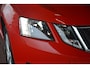 Skoda Octavia Combi 1.0 TSI Greentech Ambition Business Nederlandse auto 152776 NAP Nette auto dealeronderhouden laatste beurt bij 145000km met oa pdc trekhaak navigatie led ecc stoelverwarming