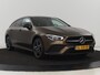 Mercedes-Benz CLA 250e AMG Night | Stoelverwarming | Carplay | Camera | Widescreen | Sfeerverlichting | Leder/Alcantara | Navigatie | Park Assist | Origineel Zwart | PHEV | Plug In