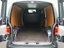 Volkswagen Transporter 2.0 TDI L2H1 28 Volkswagen Transporter 2.0 TDI L2H3 28 Trekhaak - Betimmering - Cruise - Apple carplay