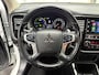 Mitsubishi Outlander 2.4 PHEV Intense Automaat / Navigatie Apple CarPlay / Cruise control / Climate control / etc..