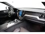 Volvo XC60 2.0 T6 Plug-in hybrid AWD Plus Black Edition | Luchtvering | Stoelventilatie | Trekhaak | Pano | ACC | Stoelverwarming |