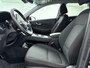 Hyundai Kona Electric EV Fashion 64 kWh | Facelift | Warmtepomp | Stoel + stuurverwarming | El. bed. voorstoelen | 3-Fasen |