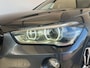 BMW X1 XDrive25i Centennial High Executive M-Sport|Panoramadak|Trekhaak|Harman Kardon|Leer|Stoelverwarming|Sportstoelen|HUD