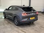 Ford Mustang Mach-E RWD 75 kWh | NL-AUTO! | 1E EIGENAAR! | TREKHAAK | CAMERA | PARK SENS V+A | ADAPTIVE CRUISE | DEALER OH! | PRACHTIGE STAAT!