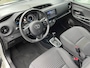 Toyota Yaris 1.5 Hybrid 100pk Automaat Dynamic Bi-Tone | Carplay | Stoelverwarming | Parkeercamera | Winterbandenset | Licht/regensensor | Keyless Entry | Cruise |