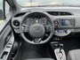 Toyota Yaris 1.5 Hybrid 100pk Automaat Dynamic Bi-Tone | Carplay | Stoelverwarming | Parkeercamera | Winterbandenset | Licht/regensensor | Keyless Entry | Cruise |