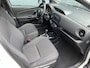 Toyota Yaris 1.5 Hybrid 100pk Automaat Dynamic Bi-Tone | Carplay | Stoelverwarming | Parkeercamera | Winterbandenset | Licht/regensensor | Keyless Entry | Cruise |