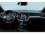Volvo V60 T6 Plug-in hybrid AWD Plus Dark | Trekhaak | Harman Kardon Premium Sound | Semi Elektrische Trekhaak | Elektrisch Verstelbare Voorstoelen met Geheugen | Stoel- en Stuurverwarming | 360° Camera | Adaptive Cruise Control | Pilot Assist