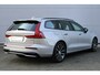 Volvo V60 T6 Plug-in hybrid AWD Plus Dark | Semi Elektrische Trekhaak | Stoel- en Stuurverwarming | Premium audio by Harman Kardon | Elektrisch Verstelbare Voorstoelen met Geheugen | 360° Camera | Adaptive Cruise Control | Pilot Assist