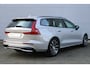 Volvo V60 T6 Plug-in hybrid AWD Plus Dark | Trekhaak | Harman Kardon Premium Sound | Semi Elektrische Trekhaak | Elektrisch Verstelbare Voorstoelen met Geheugen | Stoel- en Stuurverwarming | 360° Camera | Adaptive Cruise Control | Pilot Assist