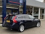 Volvo V60 2.0 T3 Momentum / NL-Auto / 1e-Eigenaar / Dealer-Onderhouden / Standkachel / Stoelverwarming / Elektr.-Stoelen met Geheugen / Cruise-Control / Climate-Control / Dodehoek-Detectie / Radio-Bluetooth / Navi / Armsteun V+A / PDC-Achter / 17'' LMV / ENZ.