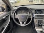 Volvo V60 2.0 T3 Momentum / NL-Auto / 1e-Eigenaar / Dealer-Onderhouden / Standkachel / Stoelverwarming / Elektr.-Stoelen met Geheugen / Cruise-Control / Climate-Control / Dodehoek-Detectie / Radio-Bluetooth / Navi / Armsteun V+A / PDC-Achter / 17'' LMV / ENZ.