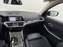 BMW 3-Serie 320i 2.0T 184pk AUT-8 Navi-Pro Apple Carplay Android Bordherk. Sport Line Shadow-Line Sportstoel+ 1/2 Leer PDC-a+v Teleservice Dual-ECC Business Edition HiFi+9speakers Drive-Assist LED Connected-Services LED Live Cockpit Pro Active guard DAB WiFi 1600kg trekvermogen