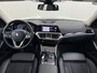 BMW 3-Serie 320i 2.0T 184pk AUT-8 Navi-Pro Apple Carplay Android Bordherk. Sport Line Shadow-Line Sportstoel+ 1/2 Leer PDC-a+v Teleservice Dual-ECC Business Edition HiFi+9speakers Drive-Assist LED Connected-Services LED Live Cockpit Pro Active guard DAB WiFi 1600kg trekvermogen