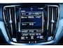 Volvo V60 Cross Country B5 AWD AUT8 250PK Pro Standkachel, Stoelverwarming voor, Stuurwielverwarming, Elektrisch bedienbare voorstoelen met geheugen, Elektrisch bedienbaar glazen panoramisch schuif-/kanteldak, Harman Kardon audio, Draadloos opladen telefoon, 20" Lichtmetalen velgen