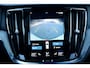 Volvo V60 Cross Country B5 AWD AUT8 250PK Pro Standkachel, Stoelverwarming voor, Stuurwielverwarming, Elektrisch bedienbare voorstoelen met geheugen, Elektrisch bedienbaar glazen panoramisch schuif-/kanteldak, Harman Kardon audio, Draadloos opladen telefoon, 20" Lichtmetalen velgen