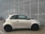 Fiat 500e Giorgio Armani Edition 42 kWh | Stoelverwarming | Panoramadak | 17 inch lichtmetalen velgen | Adaptive cruise control | Connected services |