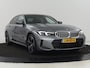 BMW 3-Serie 320e M Sport | Trekhaak | Stoelverwarming | Camera | Leder/Alcantara | Stuurverwarming | Carplay | Live Cockpit Plus | Adaptief LED | Sportstoelen | Cruise control | PHEV | Plug In