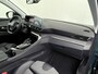 Peugeot 5008 T131PK AUT-8 7-Pers. Pano-Dak Elektr.Stoel+Geheug. Adaptive-Cruise Afn.Trekhaak Apple Android Carplay Navi 360-Camera Elektr.A-Klep DAB+ MirrorScreen Park-Assist 19"LM Connected-Services Elektr. Achterklep PDC-A+Voor 1/2 Leder Keyless Bordherkenning Premi Virtual Cockpit (Digidash) Pack City 1+2 Privacy Glas Orig.NLse auto, 1e eigenaar, dealer onderhouden. € 45.000 nieuw!