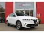 Alfa Romeo Tonale 1.5T 160PK Hybrid VELOCE | PANORAMISCH SCHUIF/KANTEL DAK | PREMIUM PACK: LEDEREN BEKLEDING/GEVENTILEERDE VOORSTOELEN/4-VOUDIG ELEKTRISCH VERSTELBARE LENDESTEUN VOORSTOELEN/HOOGGLANS ZWARTE RAAMOMLIJSTING/AMBIENT LIGHTING | TECHNOLOGY PACK: PARKEERWAARSCHUWING VOOR EN ACHTER/360° CAMERA/AUTOMATISCH INPARKEREN/ AUTONOMOUS DRIVING LEVEL 2: ADAPTIVE CRUISE CONTROL/LANE CENTERING ASSIST/TRAFFIC JAM ASSIST DODEHOEK DETECTIE AUTOMATISCH DIMMENDE BUITENSPIEGELS ELEKTRISCH BEDIENBARE ACHTERKLEP | WINTERPACK: STOELVERWARMING VOOR/STUURVERWARMING/VERWARMBARE RUITENSPROEIERS | HARMAN KARDON SOUND SYSTEM | 20" LICHTMETALEN VELGEN "GRAPHITE GREY" | DRAADLOZE TELEFOONLADER | NAVIGATIE | DRAADLOZE APPLE CARPLAY/ANDROID AUTO | FULL LED MATRIX KOPLAMPEN |