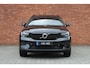 Volvo EX40 Single Motor Extended Range Ultra 82 kWh | Demo Deal | Harman Kardon Geluidsinstallatie | Panoramisch dak met schuif-/kantel functie | Adaptieve cruise control | Stoelen voor verwarmbaar | Stuurwiel verwarmbaar | 360 graden camera | Pilot assist | Keyless entry | 19'' Lichtmetalen velgen | Extra getinte ramen achter