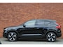 Volvo EX40 Single Motor Extended Business Ed. 82 kWh | Dit jaar leverbaar ! | 17% Bijtelling | Harman Kardon geluidsinstallatie | Stoelen voor verwarmbaar | Stuurwiel verwarmbaar | 360 graden camera | Adaptieve cruise control | Pilot assist | Extra getinte ramen achter | 19'' Lichtmetalen velgen |