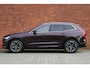 Volvo XC60 T6 Plug-in hybrid AWD Plus Bright | Luchtvering | Panoramisch- schuif/ kanteldak | Head up display | 360 graden camera | Elektrisch verstelbare stoelen met geheugenfunctie | Stoel- stuurwielverwarming | Verwarmde achterbank | Adaptive Cruise Control | BLIS | Extra getint glas | 21 inch. lichtmetalen velgen