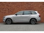 Volvo XC90 T8 Recharge AWD Ultra Dark | Panoramisch Schuif-/kanteldak | Elektrisch verstelbare stoelen met geheugenfunctie | 360 graden camera | Harman/Kardon Audiosysteem | 21" inch lichtmetalen velgen | Stoel- /stuurwielverwarming | Verwarmde achterbank | Driver assist